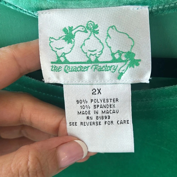 The Quacker Factory New w Tag 2X Kelly Green Short Sleeve Crushed Velvet Blouse - Picture 3 of 7